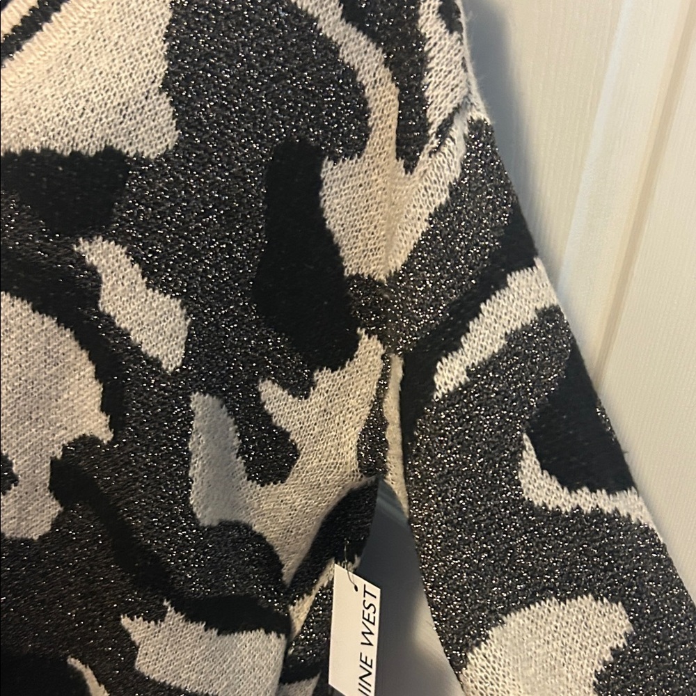 NWT Nine West V-Neck Sweater in Black and Cream  C - Picture 6 of 6